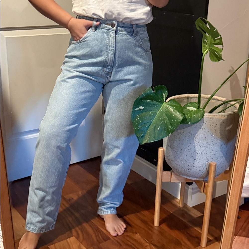 Vintage Gap 100% Cotton Light wash Tapered Leg Ultra High Rise. Size 27 - Picture 8 of 9